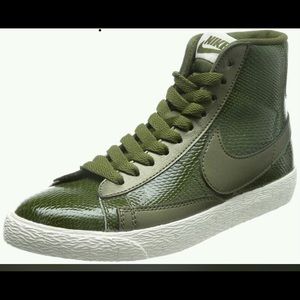 Nike Women’s Blazer Mid size 10 Green